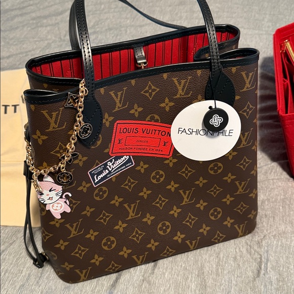 Louis Vuitton Monogram World Tour NeverFull MM - Picture 12 of 17